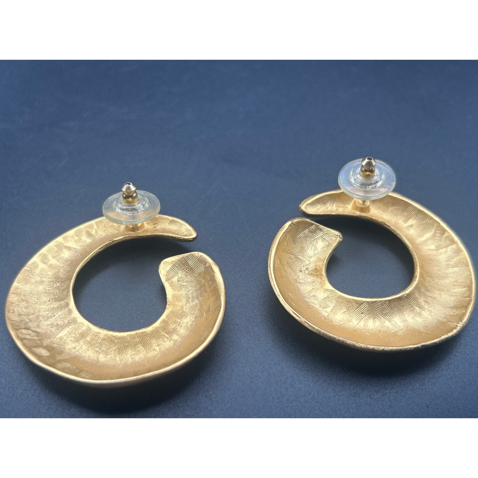 Vintage Chunky Gold Swirl Earrings | Retro Ribbed Door Knocker Hoops