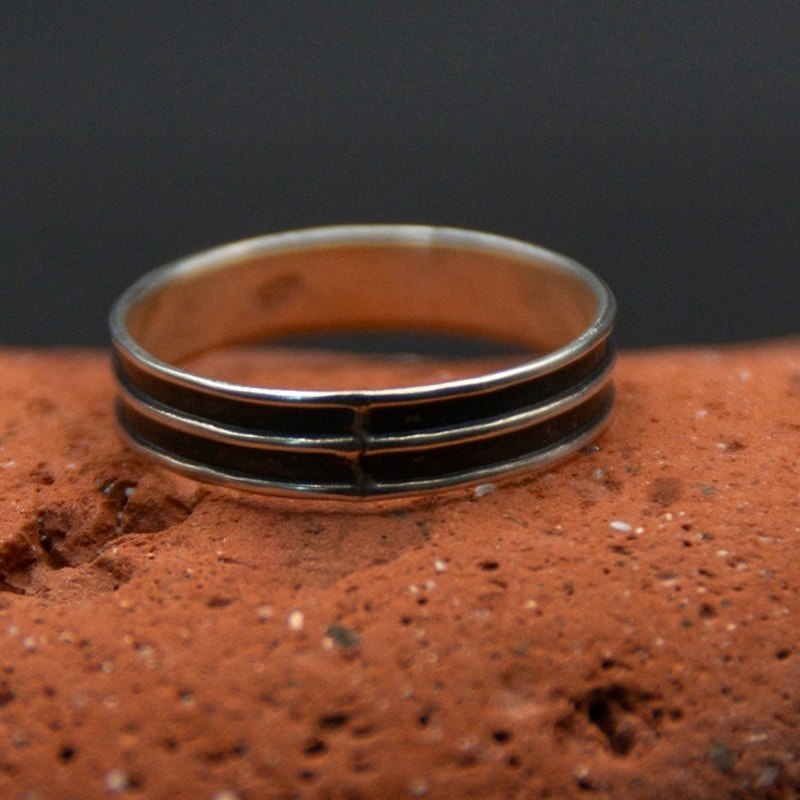 Vintage Minimalist Silver Band - size 9