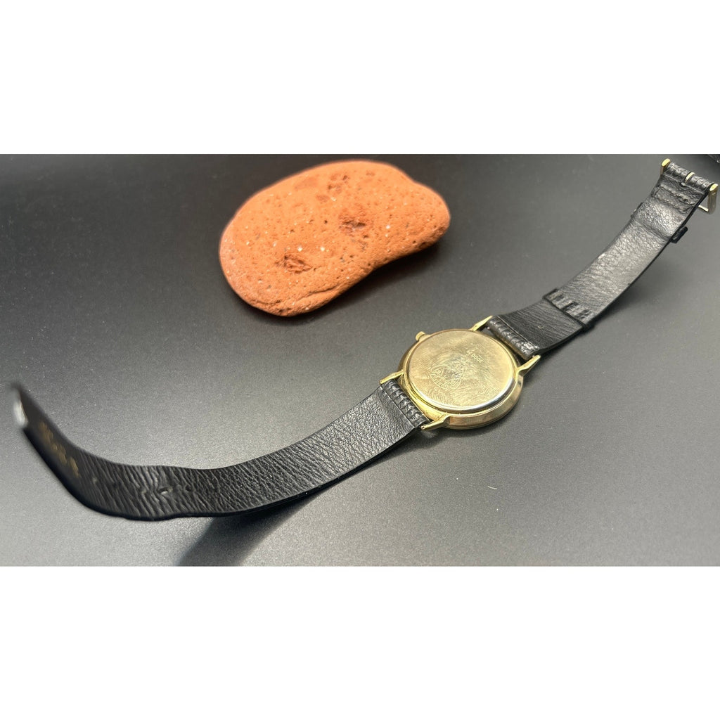 Authentic Vintage Gucci 3000M 33mm Gold Tone Watch Black Lizard Band Running