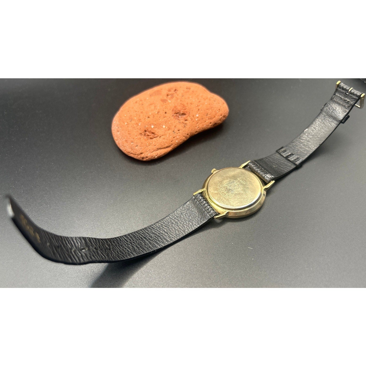 Authentic Vintage Gucci 3000M 33mm Gold Tone Watch Black Lizard Band Running