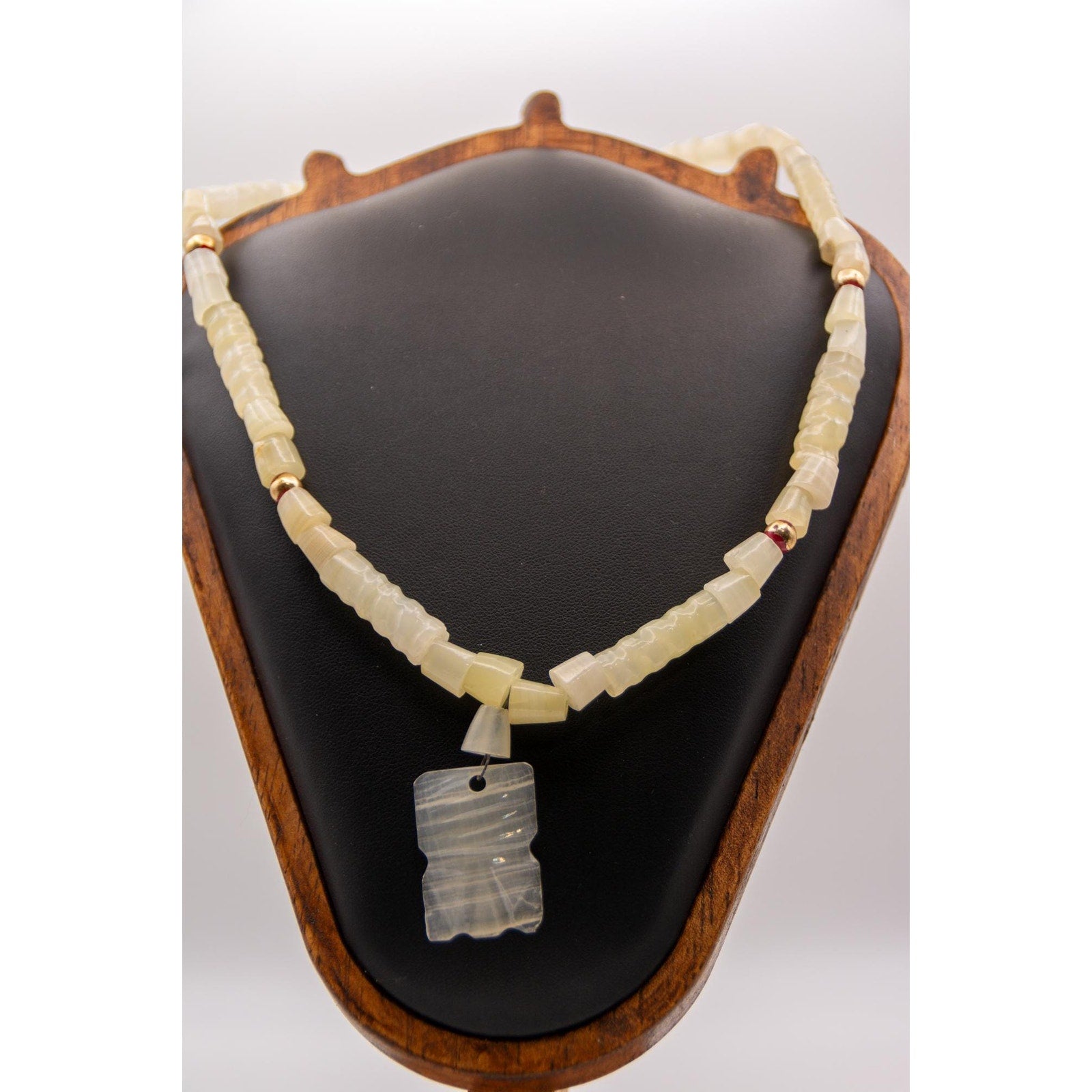 Vintage Quartz Pendant Necklace 16" - Carved Cream Beads - Gold Tone Accents - 38.1g Collar