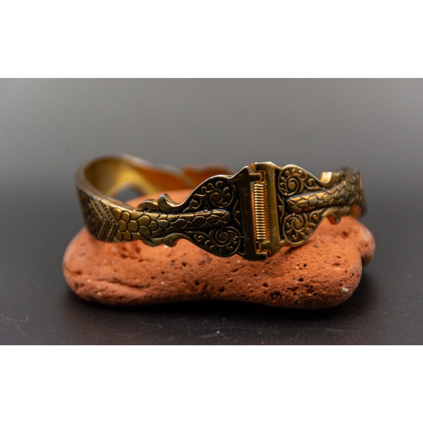 Vintage 80s Brass Tone Damascene Bohemian Snake Cuff - Peakham Seamless - 7"