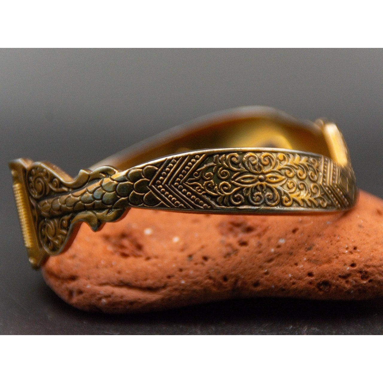 Vintage 80s Brass Tone Damascene Bohemian Snake Cuff - Peakham Seamless - 7"