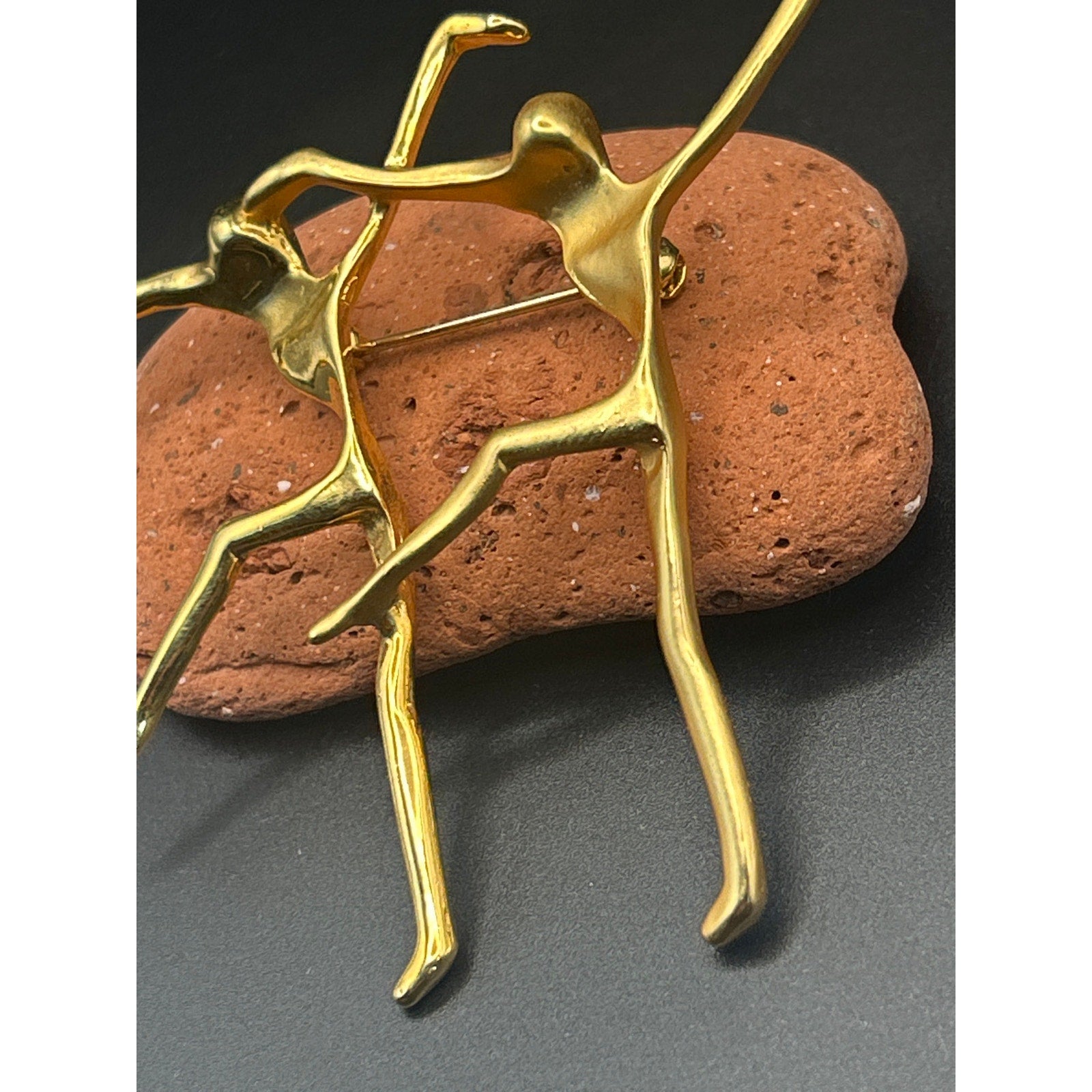 Vintage Modernist Dancing Couple Gold Tone Brooch Matte Polished Pin 3x3"
