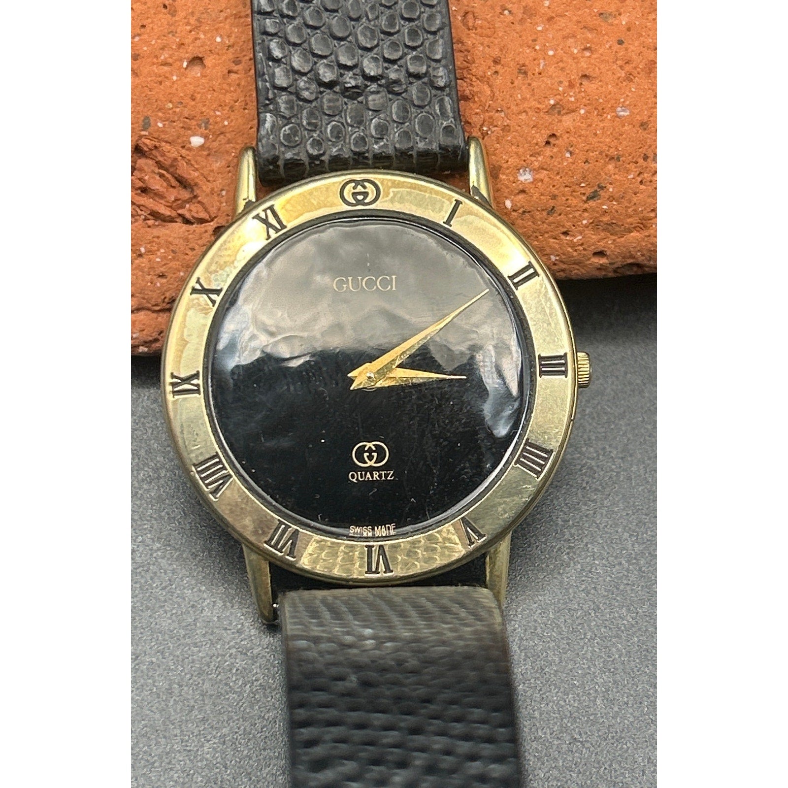 Authentic Vintage Gucci 3000M 33mm Gold Tone Watch Black Lizard Band Running