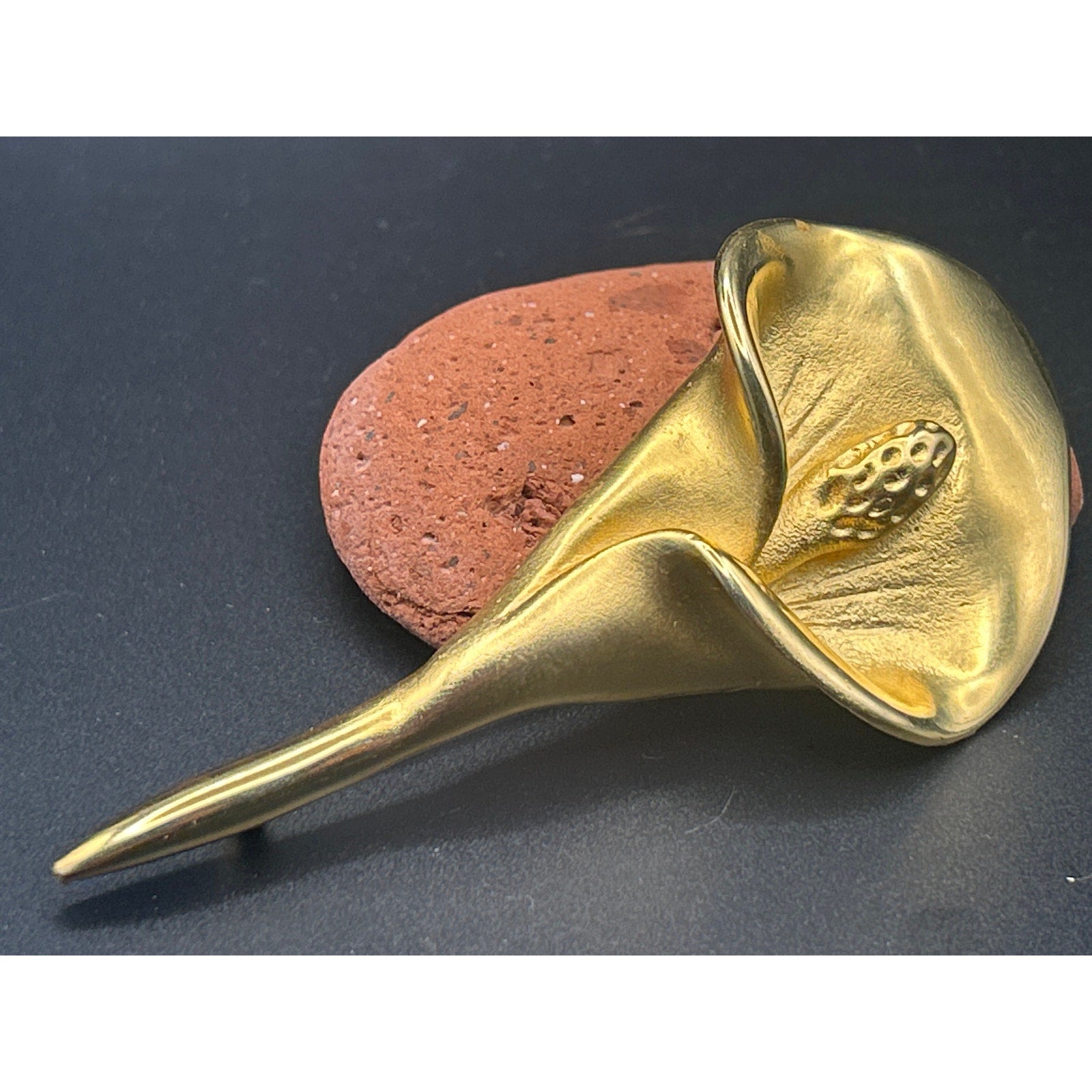 Vintage Doreen Ryan 1993 Calla Lily Brooch Gold Tone Sculptural Floral Pin DR 93