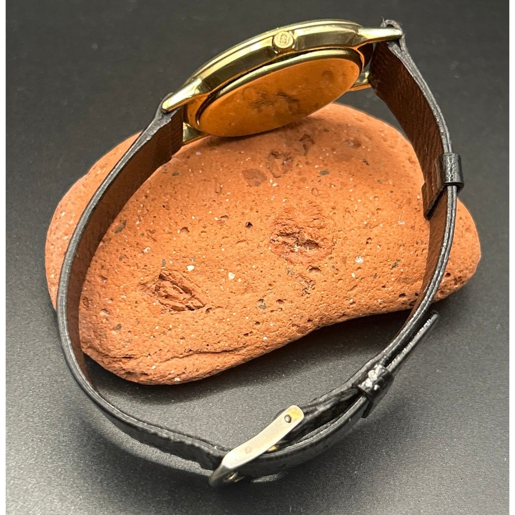Authentic Vintage Gucci 3000M 33mm Gold Tone Watch Black Lizard Band Running