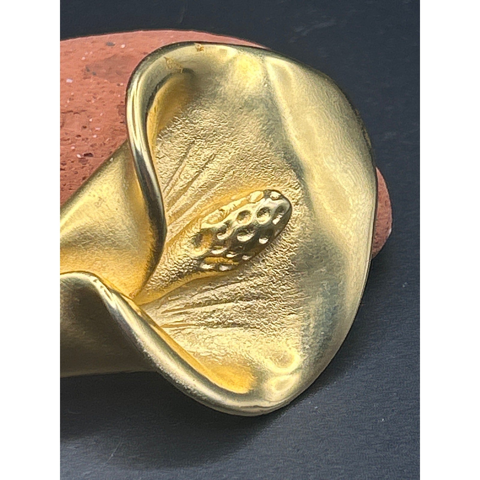 Vintage Doreen Ryan 1993 Calla Lily Brooch Gold Tone Sculptural Floral Pin DR 93